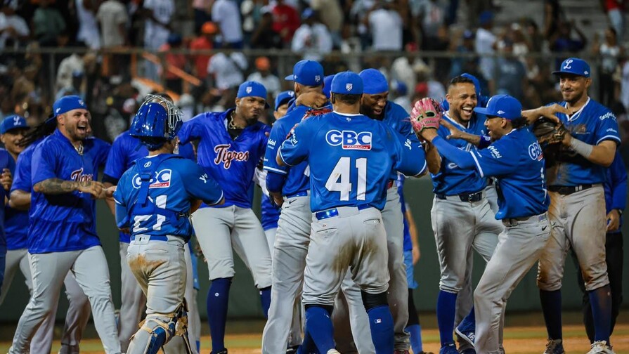 El Licey lanza juego sin hit 3-0 ante los Toros combinando a siete lanzadores El Licey lanza juego sin hit 3-0 ante los Toros combinando a siete lanzadores