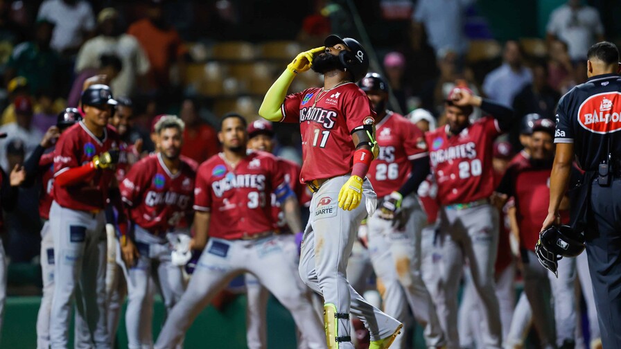 Video | Marcell Ozuna remolca seis vueltas y los Gigantes vienen de atrás ante los Leones