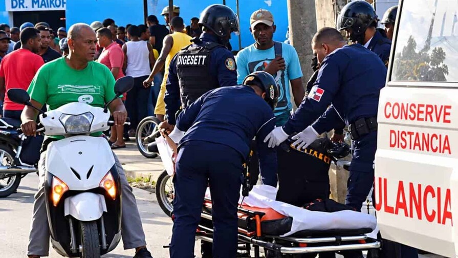 Niña de tres años muere atropellada por camión cisterna en Barahona