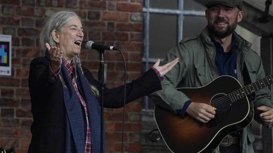 Patti Smith se emociona con homenaje multitudinario en España Patti Smith se emociona con homenaje multitudinario en España