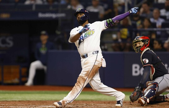 VIDEO |  Junior Caminero rompe la pantalla del estadio de Milwaukee antes de la Serie Mundial