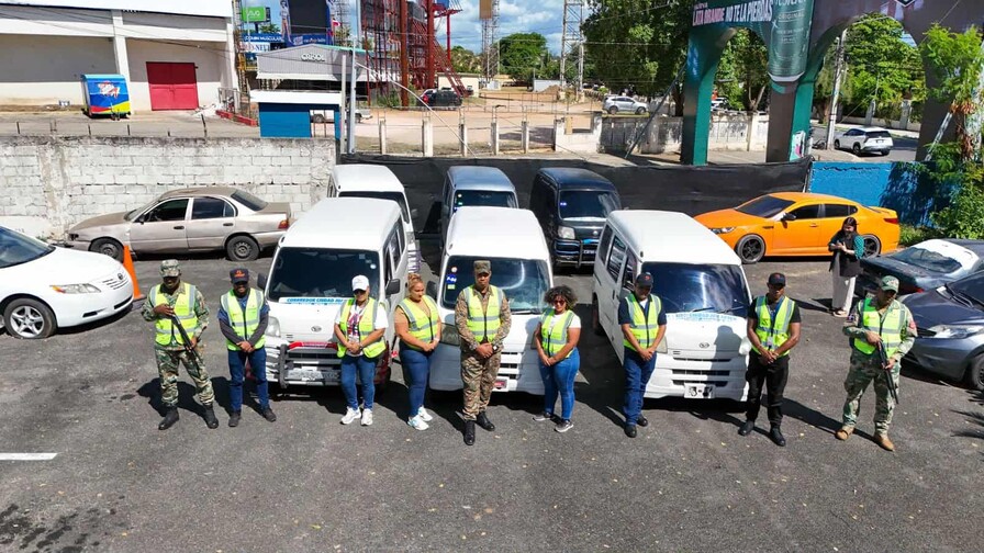 Intrant retiene vehículos en Ciudad Juan Bosch; cinco eran conducidos por haitianos sin licencia Intrant retiene vehículos en Ciudad Juan Bosch; cinco eran conducidos por haitianos sin licencia