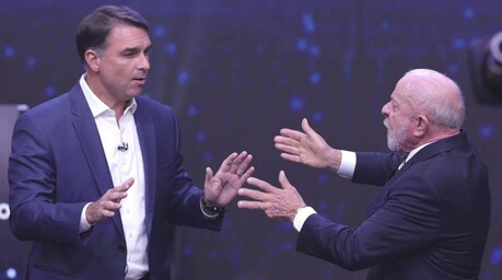 Lula y Bolsonaro se llaman “lamebotas” y “nueve dedos” en último debate electoral