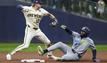 Milwaukee da el primer golpe ante los Rays en el inicio de la Serie Mundial