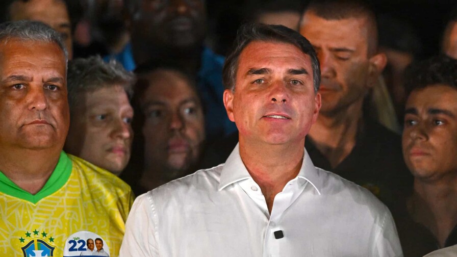 Flávio Bolsonaro: Es imposible reconocer el resultado de las elecciones en esas condiciones