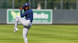 Tampa Bay se aferra a Freddy Peralta para evitar rozar el abismo en la Serie Mundial