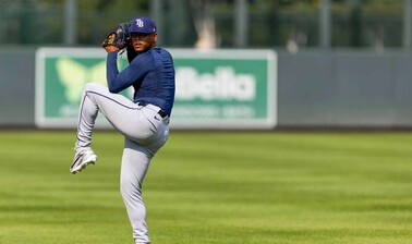 Tampa Bay se aferra a Freddy Peralta para evitar rozar el abismo en la Serie Mundial