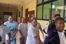 Aplazan incidentado juicio preliminar contra siete procesados por muerte de chofer en Santiago