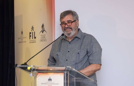 Pablo Mella es galardonado con el Premio Nacional de Investigación Cultural por su obra sobre dominicanidad