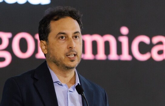 Octavio Kulesz: “La inteligencia artificial nos obliga a repensar nuestro rol creativo”