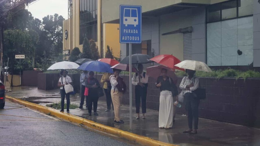 Minerd mantiene suspensión de docencia para este miércoles en zonas vulnerables de provincias bajo alerta amarilla