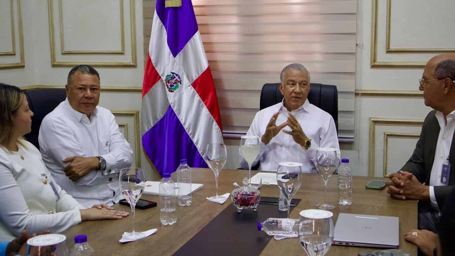 Productores avícolas denuncian sobreproducción e importaciones amenazan al sector Productores avícolas denuncian sobreproducción e importaciones amenazan al sector