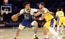 Curry anota 44 puntos y Lendeborg le secunda con 26 en triunfo de los Warriors sobre los Wolves