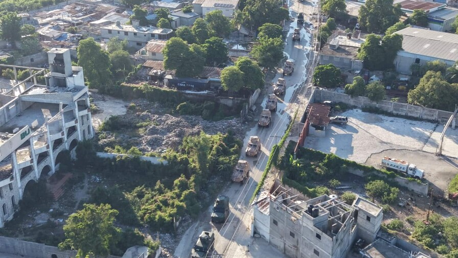 El Salvador despliega más de 2,000 militares en Haití El Salvador despliega más de 2,000 militares en Haití