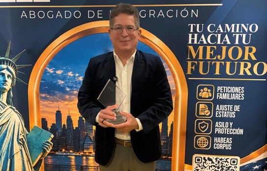 Iván Ruiz y su serie La familia Espejo reciben premio internacional en Miami