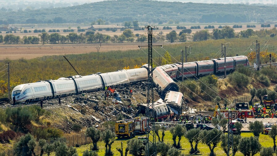 España se viste de luto y llora a las víctimas de la tragedia ferroviaria España se viste de luto y llora a las víctimas de la tragedia ferroviaria