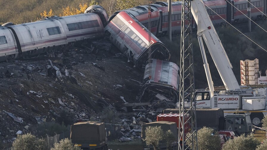 Suben a 69 los muertos en accidente y Sánchez promete aclarar hasta el último detalle