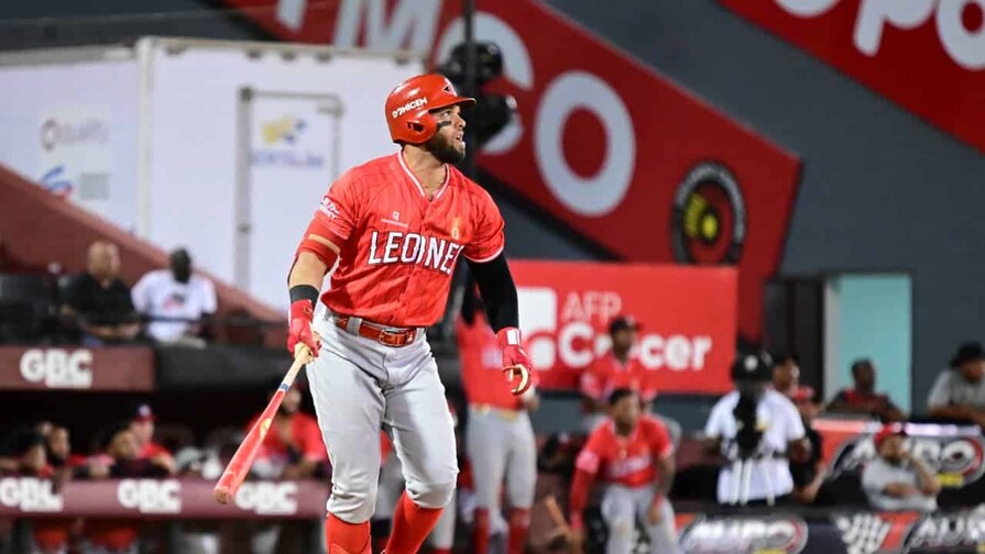 Marmolejos, Guzmán y de la Cruz la sacan del parque y los Leones vencen a los Gigantes