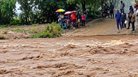 Lluvias inundan sectores de Azua y dejan incomunicado al distrito municipal de Las Lomas