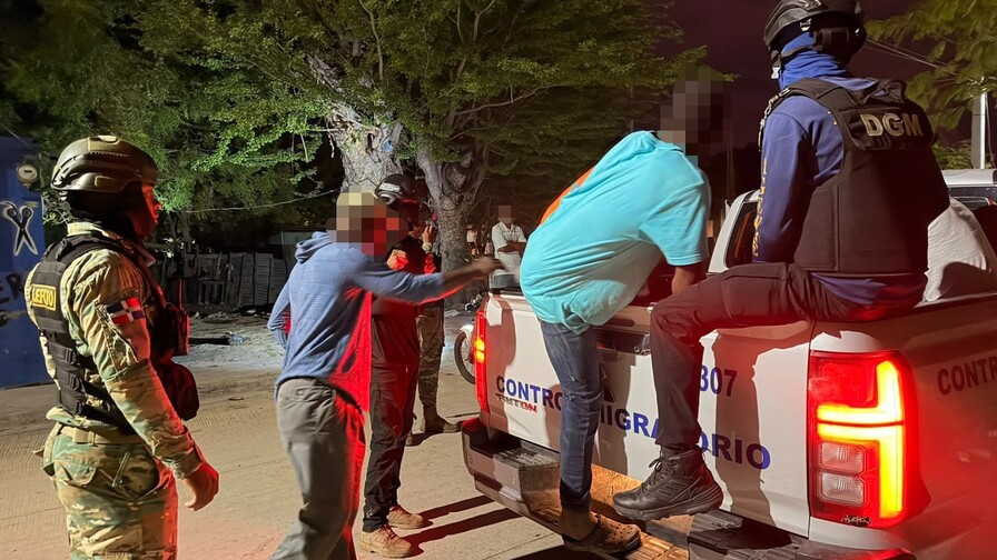Prisión preventiva para uno de dos dominicanos imputados por transportar haitianos indocumentados Prisión preventiva para uno de dos dominicanos imputados por transportar haitianos indocumentados