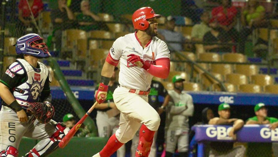El Escogido blanquea a las Estrellas con jonrón de Marmolejos y extiende a seis su racha victoriosa