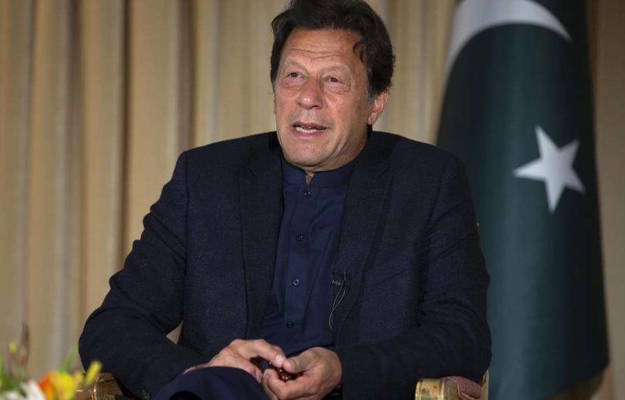El Parlamento de Pakistán destituye al primer ministro Imran Khan