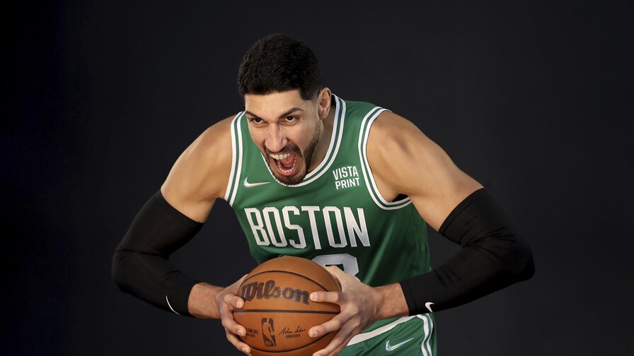 De la NBA a la WNBA: Enes Kanter Freedom firma su declaración oficial para jugar entre mujeres