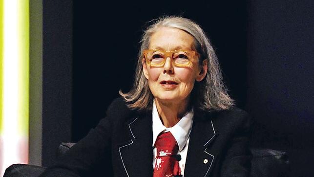 El Nobel premia la obra atrevida de la poetisa canadiense Anne Carson
