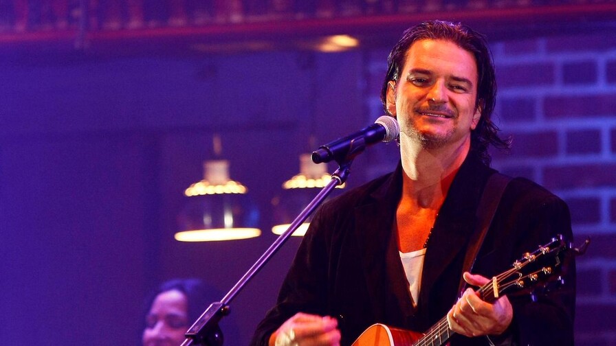 Ricardo Arjona regala un auto al hombre que inspiró su emblemática canción Historia de taxi